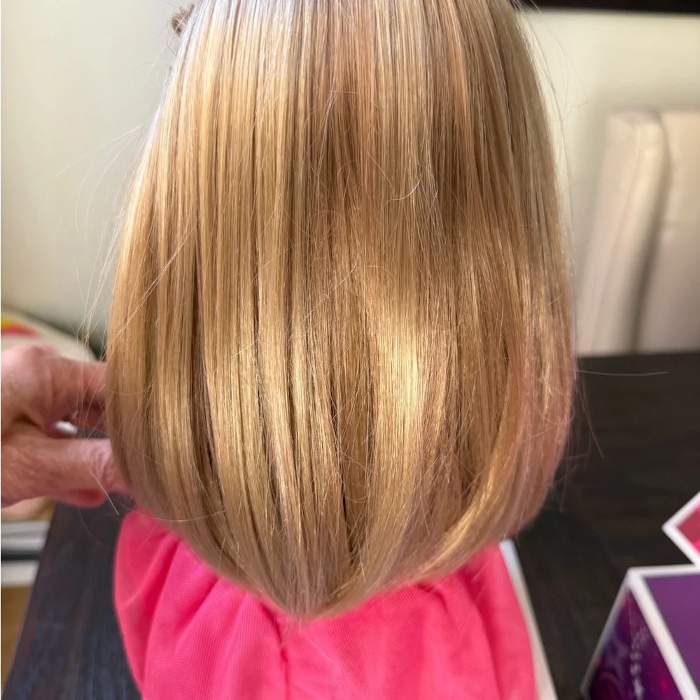 American Girl Doll - Isabelle - Plus 2 boxes of accessories. - Picture 7 of 10